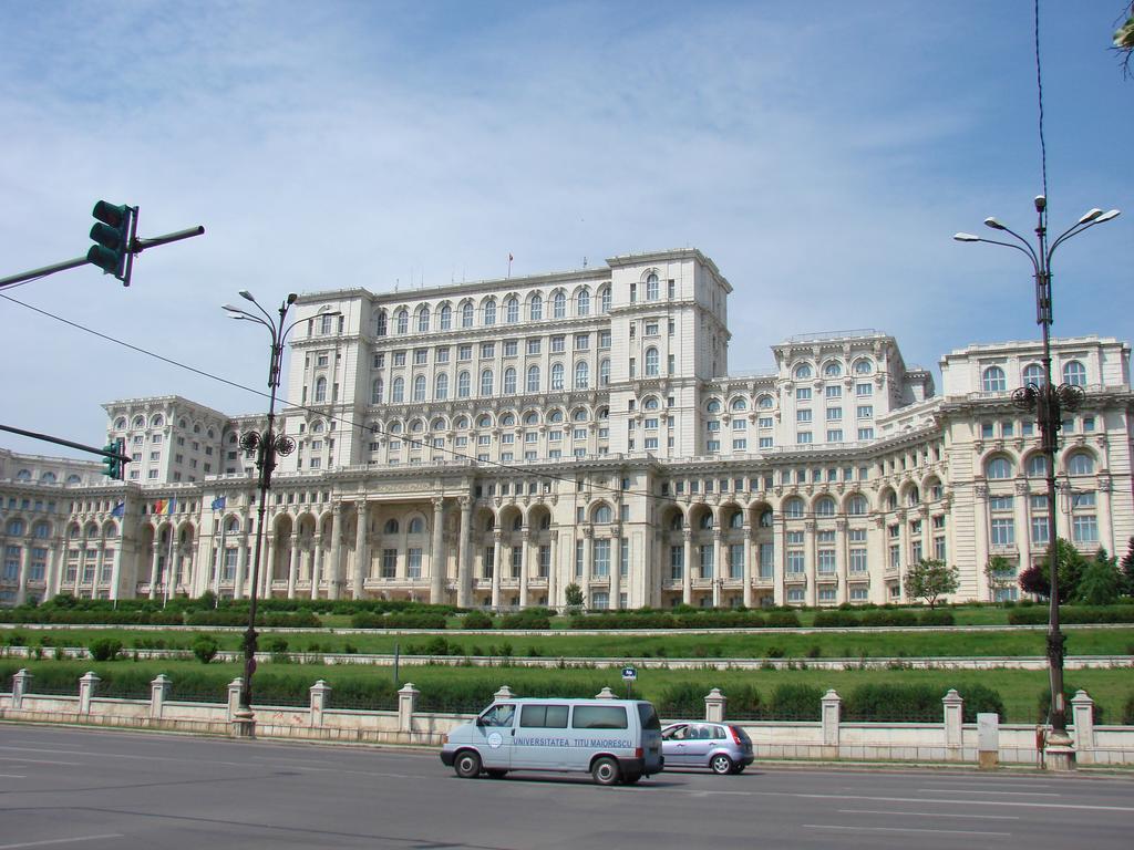 Color Apartments Downtown Бухарест Экстерьер фото